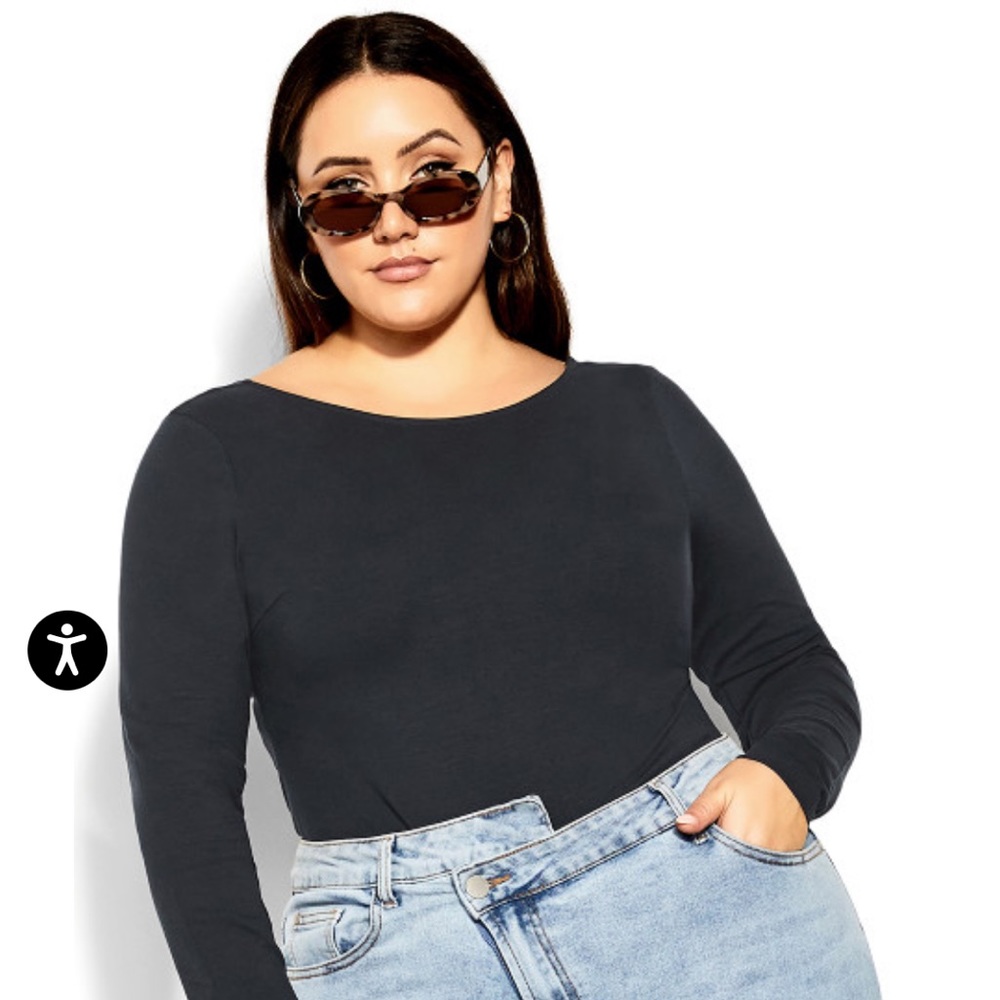 NWT Scoop Neck Tee